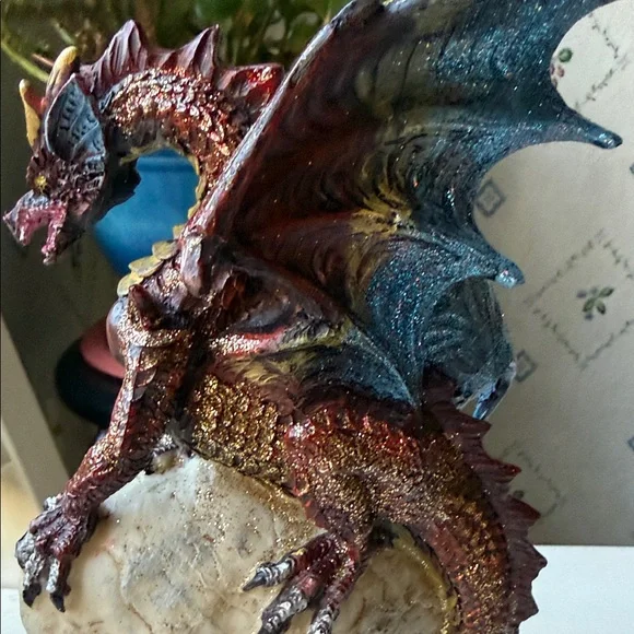 Majestic Dragon Sculpture in Red and Green - Picture 6 of 9